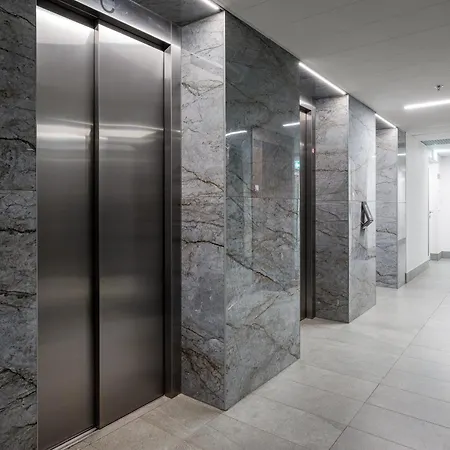 New Comfort 546 By Bookinghost 华沙